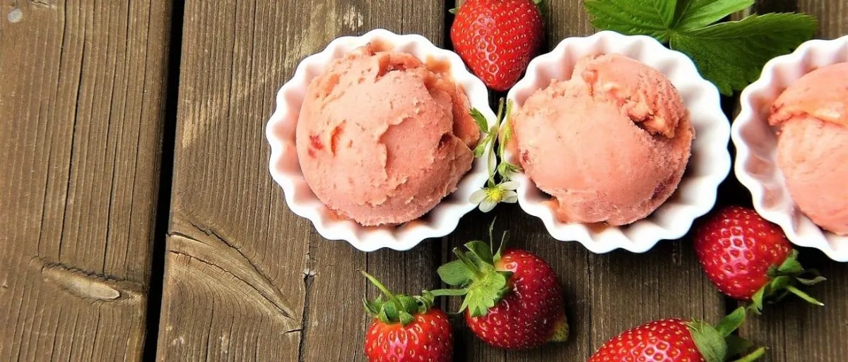 Zomer tussendoortje: Koolhydraatarme Aardbei ijsballetjes