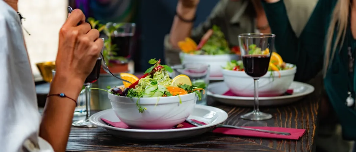 Koolhydraatarm uit eten gaan: Zo doe je dat