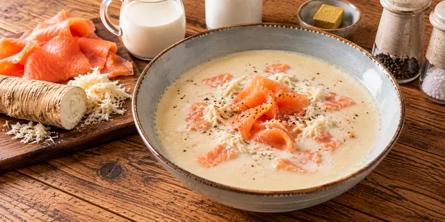 Foto bij: mierikswortelsoep met gerookte zalm