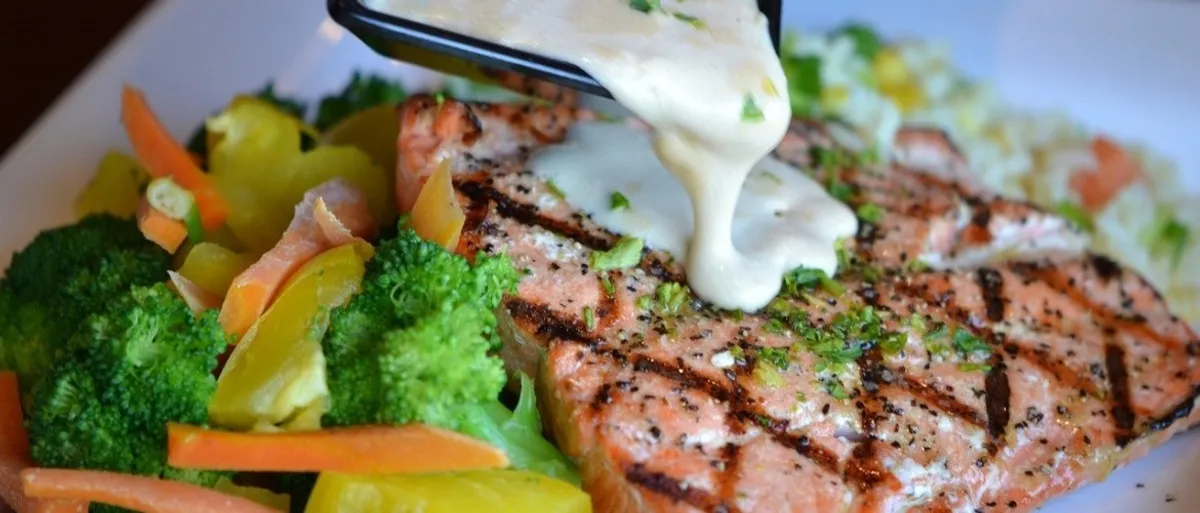 Romige broccoli met zalm